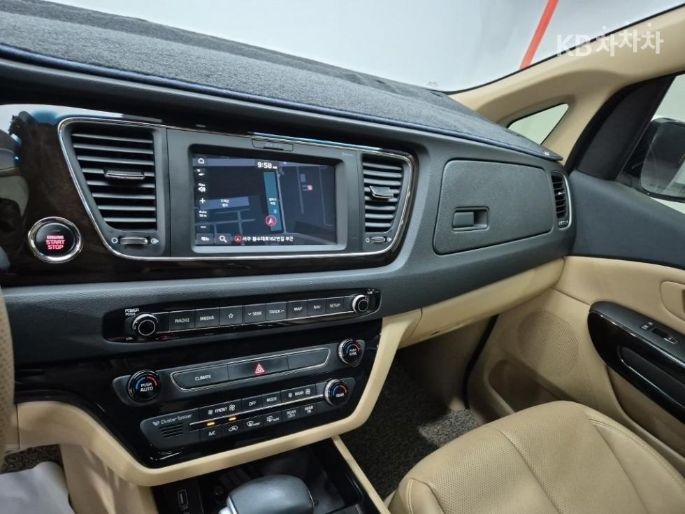 Kia Carnival — miniaturë 10