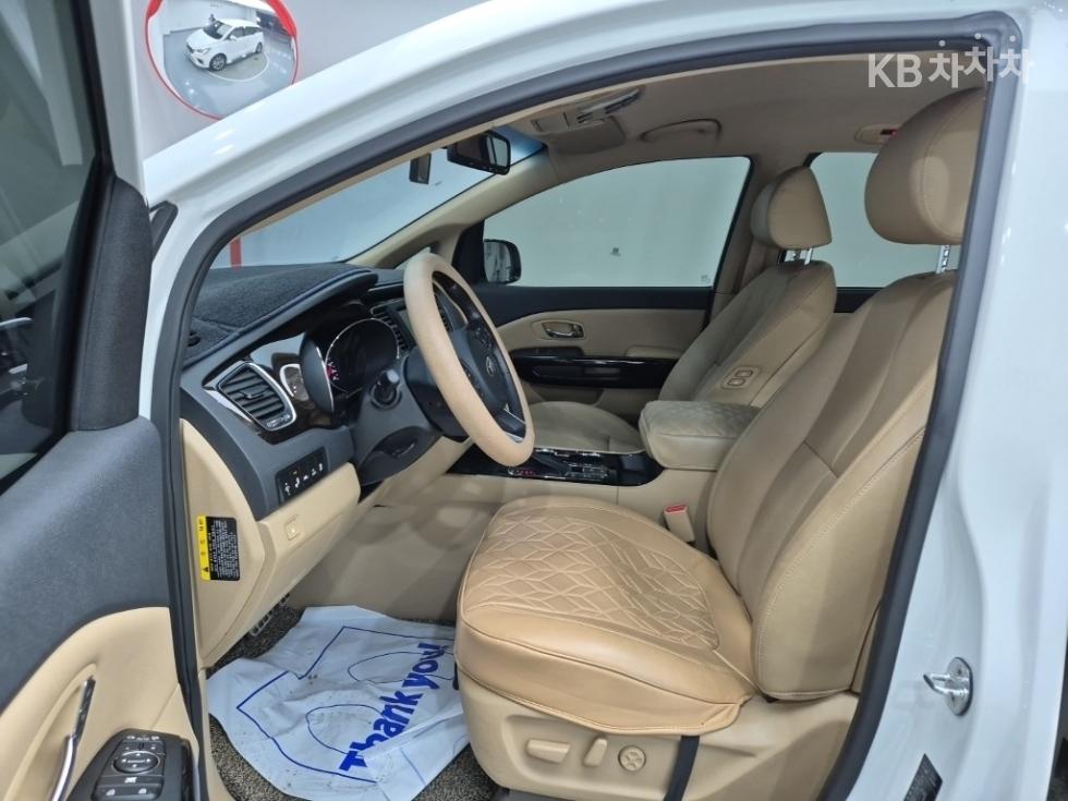 Kia Carnival — miniaturë 11