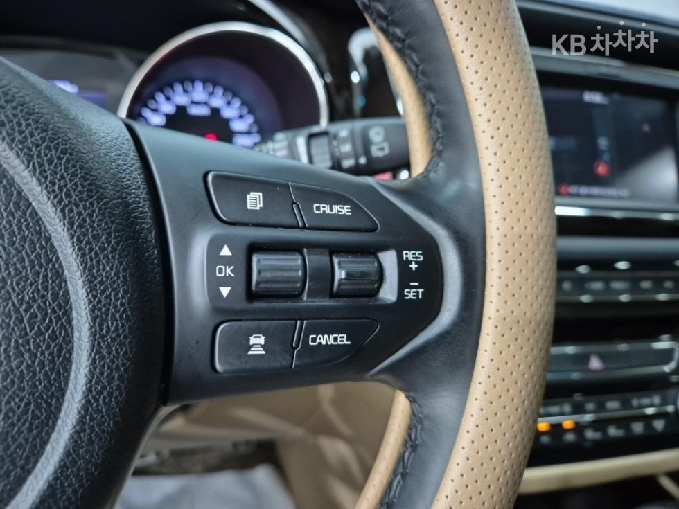 Kia Carnival — miniaturë 15