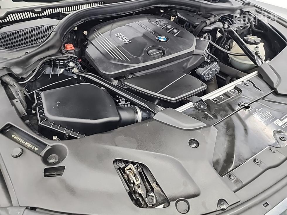 2017 BMW BMW 5 (G30) photo