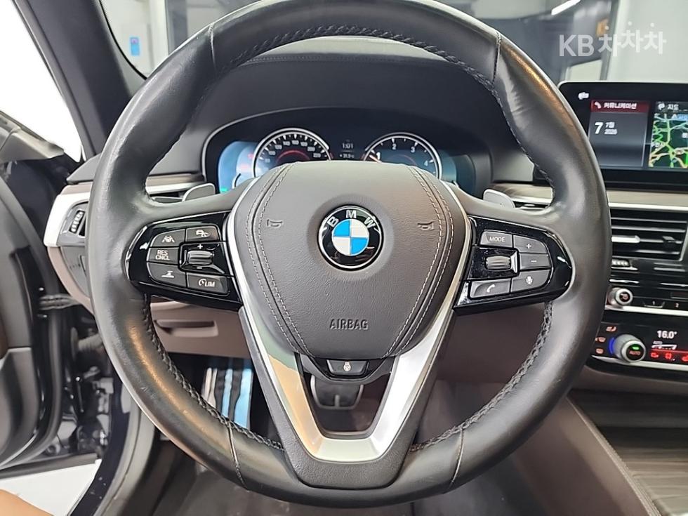 2017 BMW BMW 5 (G30) photo