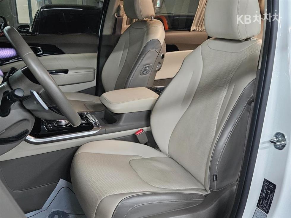 Kia Carnival — miniaturë 15