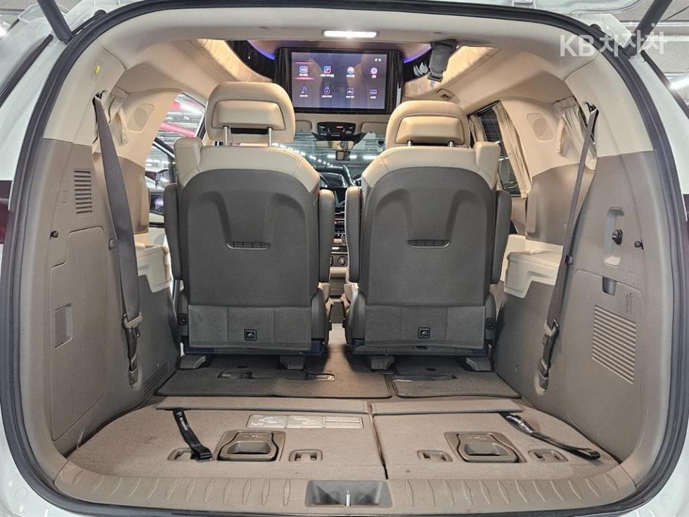 Kia Carnival — miniaturë 18