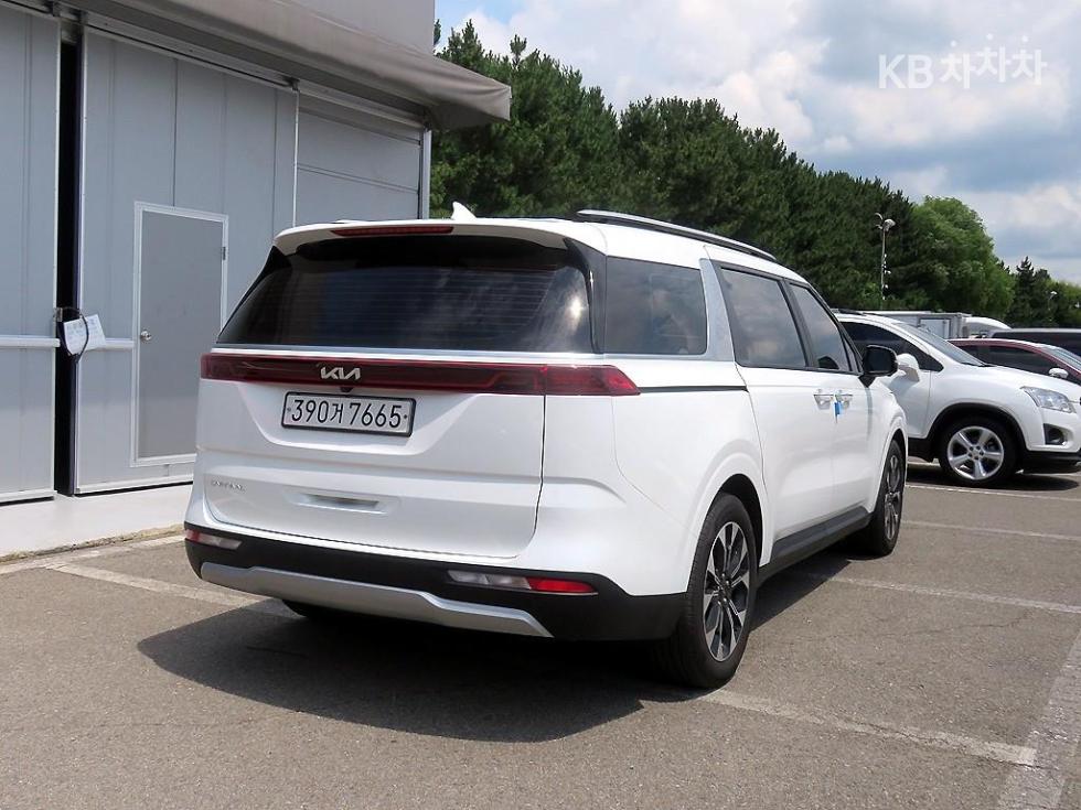 Kia Carnival — miniaturë 4