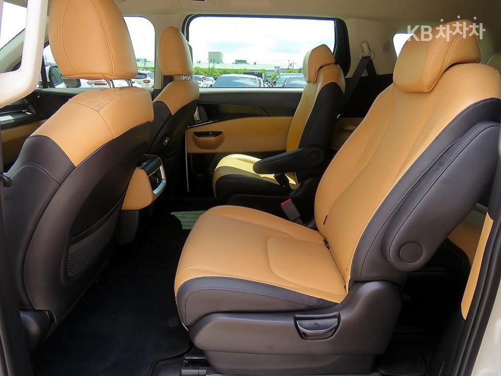 Kia Carnival — miniaturë 7