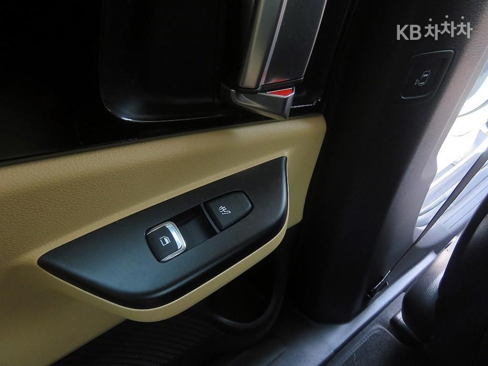 Kia Carnival — miniaturë 9