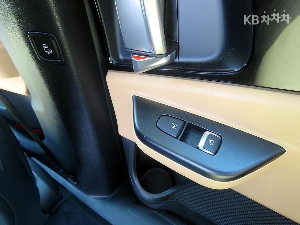 Kia Carnival — miniaturë 10