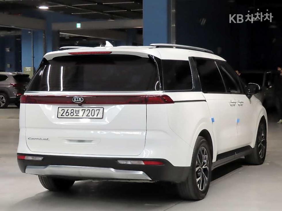 Kia Carnival — miniaturë 4