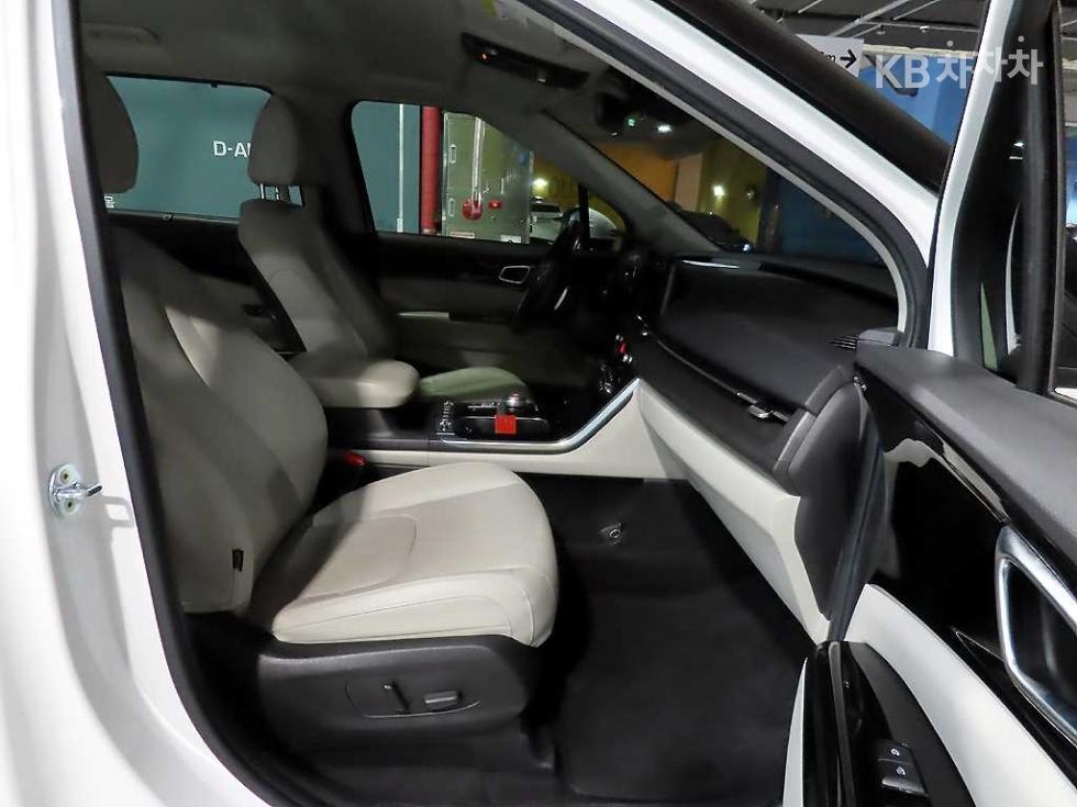 Kia Carnival — miniaturë 7