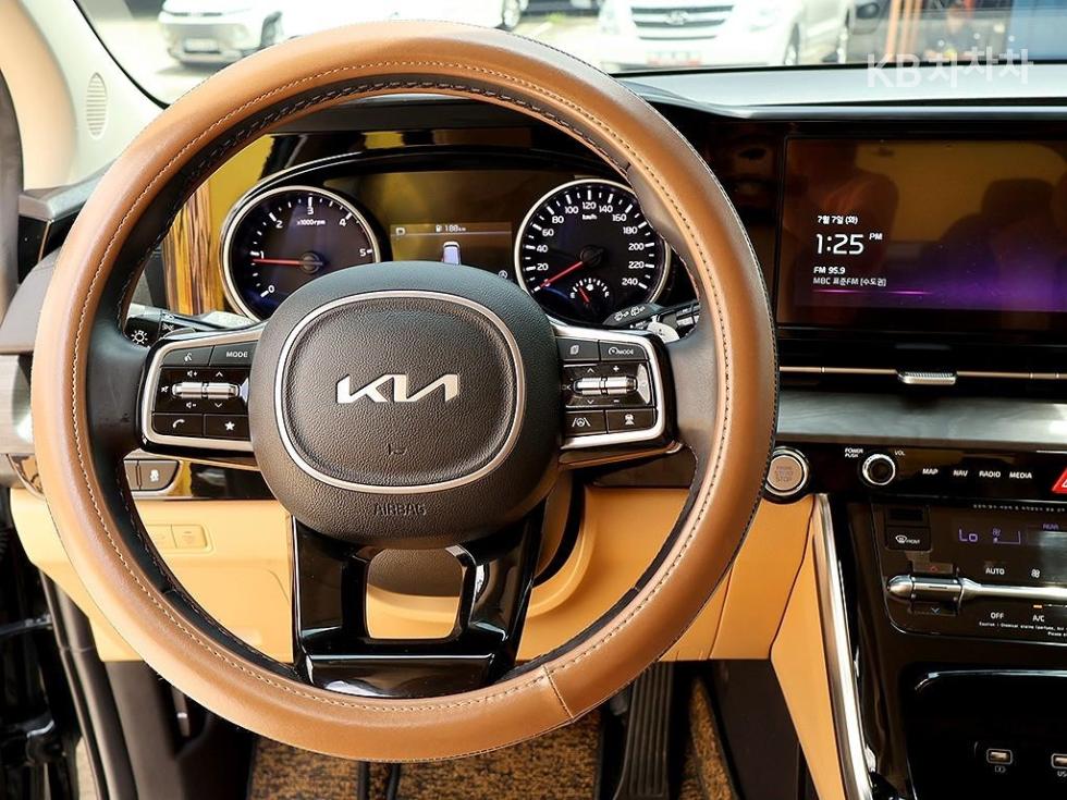 Kia Carnival — miniaturë 8