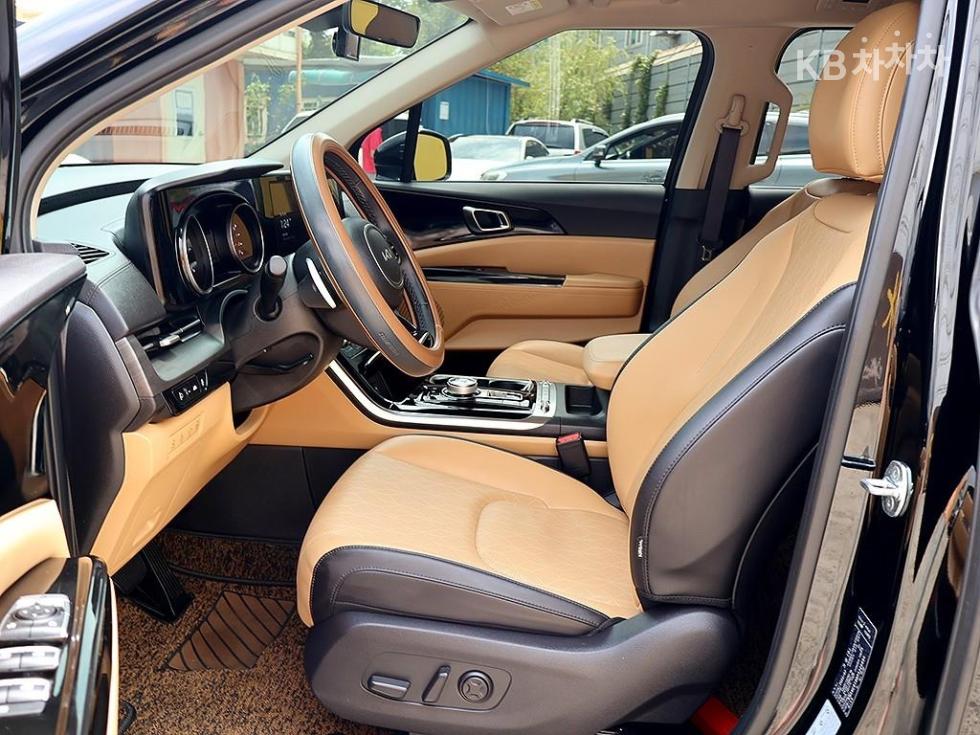 Kia Carnival — miniaturë 11