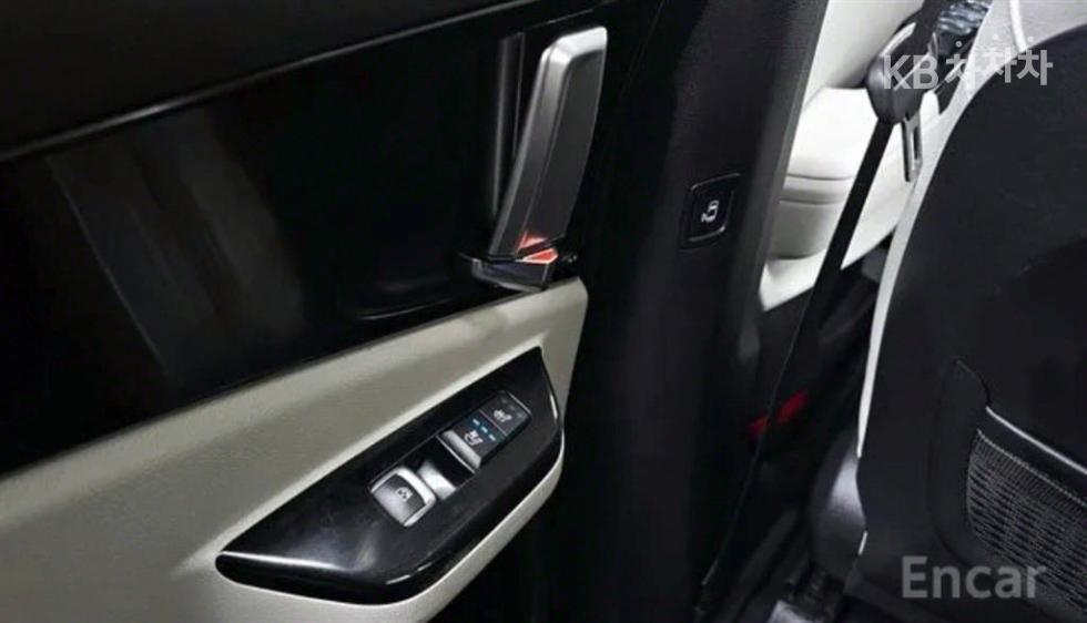 Kia Carnival — miniaturë 4