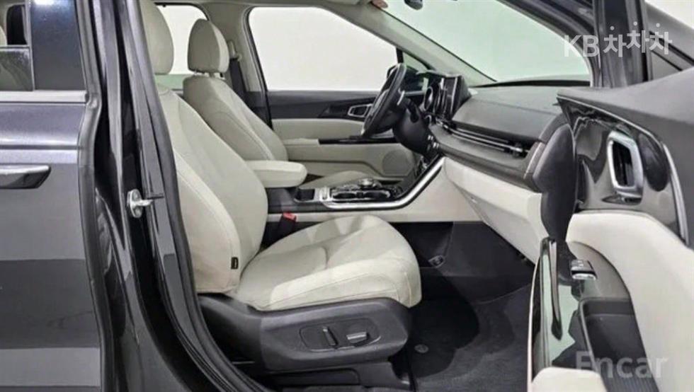 Kia Carnival — miniaturë 16