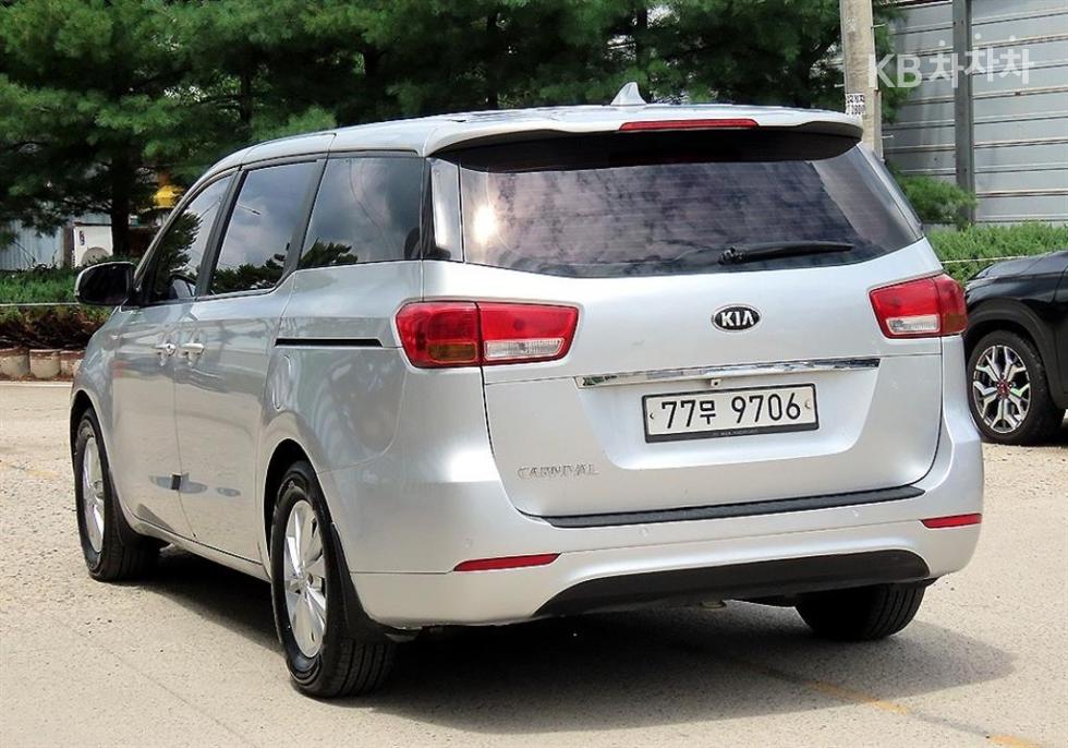 Kia Carnival — miniaturë 3
