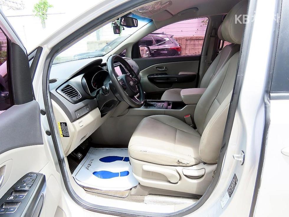 Kia Carnival — miniaturë 5