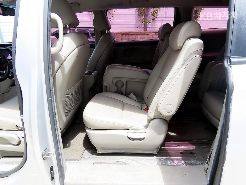 Kia Carnival — miniaturë 6