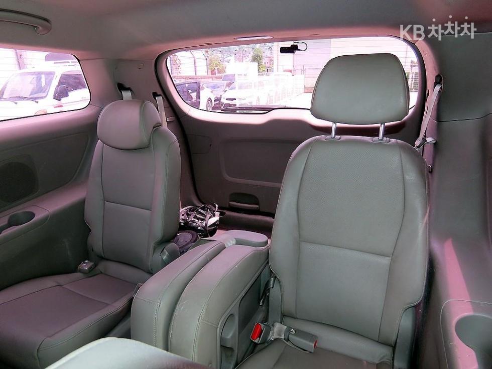 Kia Carnival — miniaturë 7