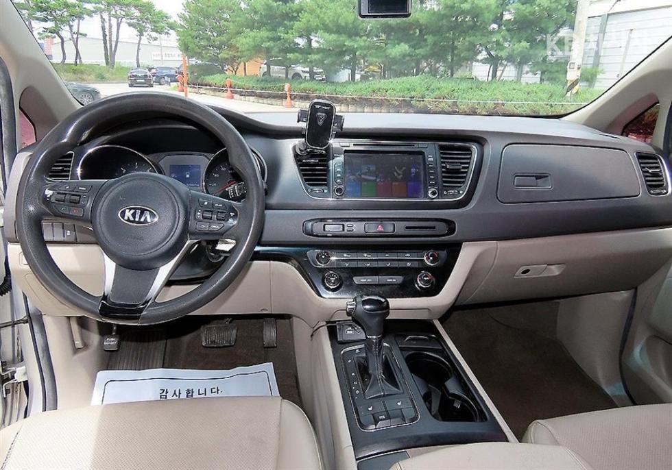 Kia Carnival — miniaturë 8