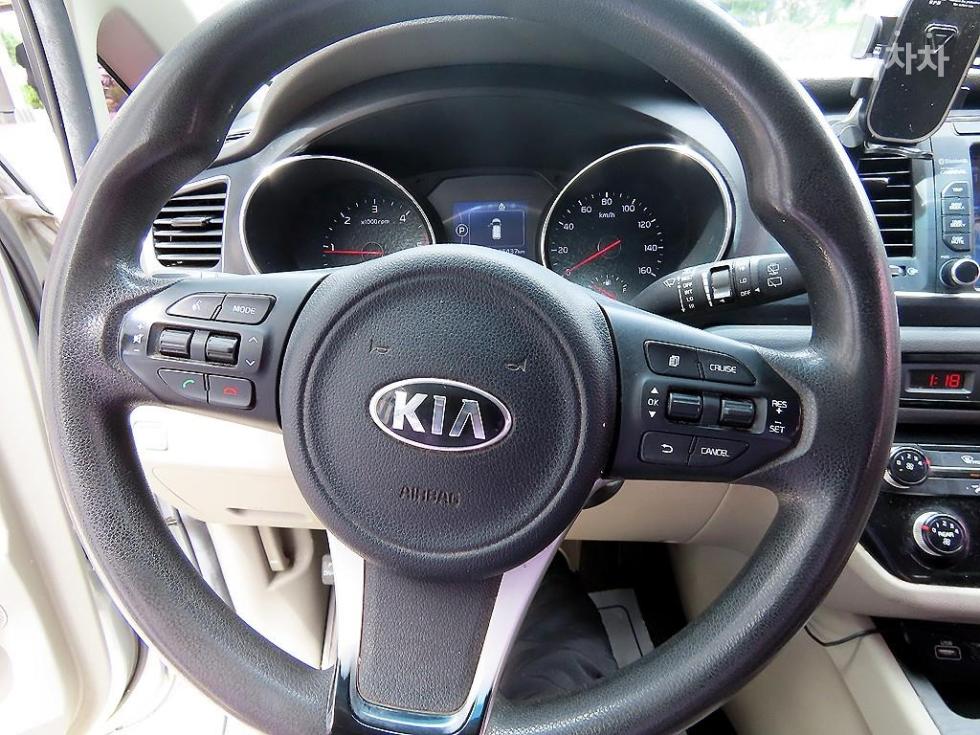 Kia Carnival — miniaturë 9