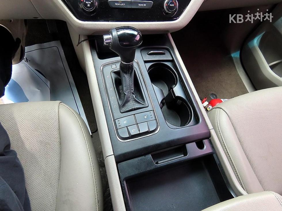 Kia Carnival — miniaturë 11