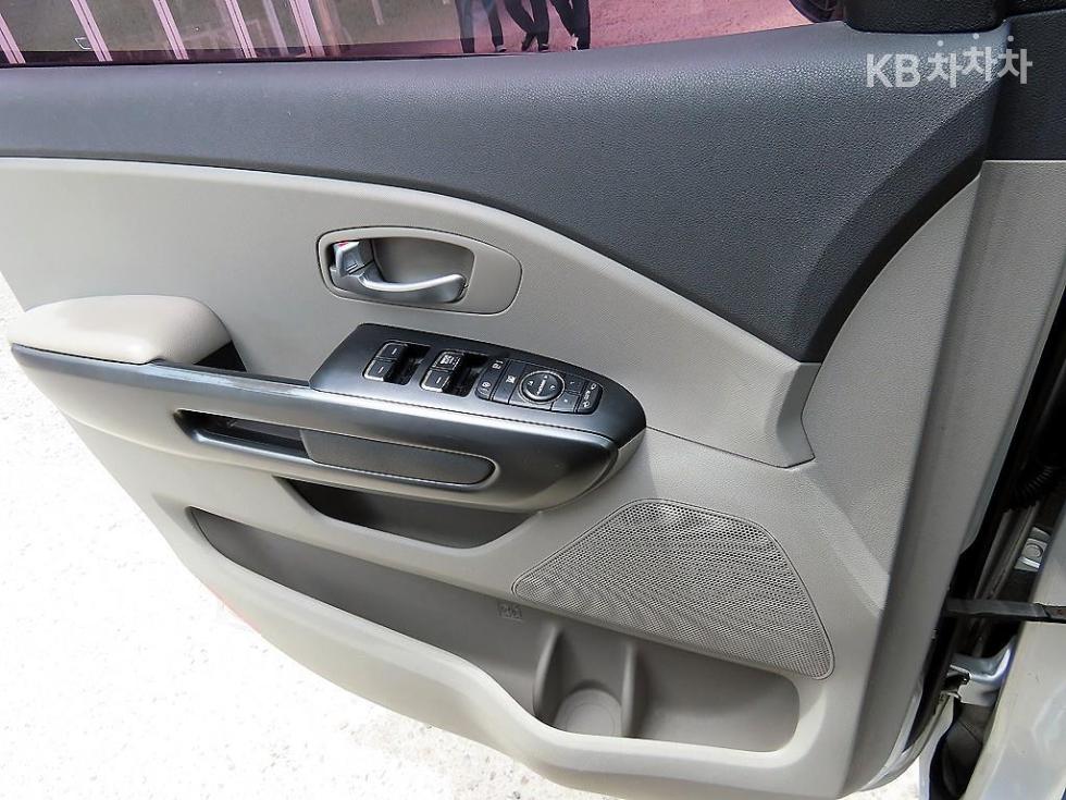 Kia Carnival — miniaturë 12