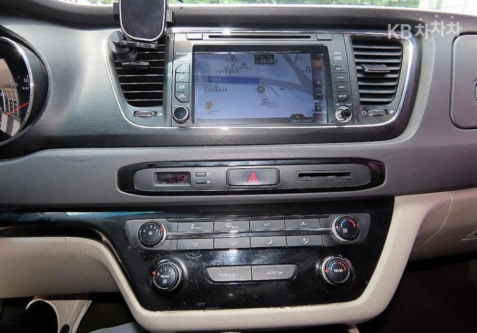 Kia Carnival — miniaturë 13