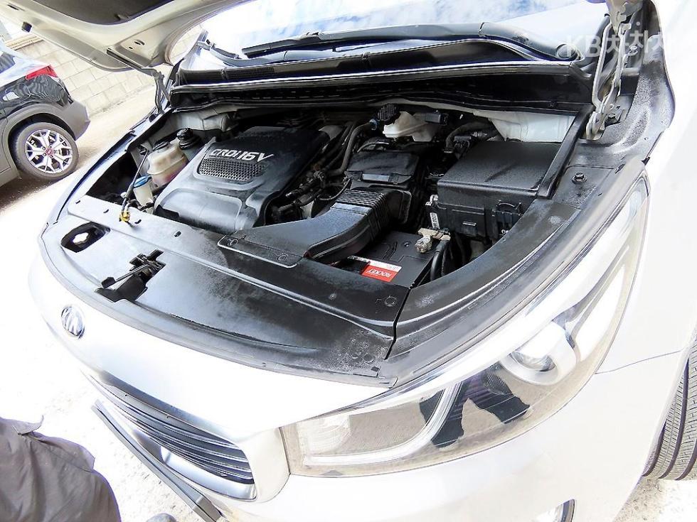 Kia Carnival — miniaturë 17