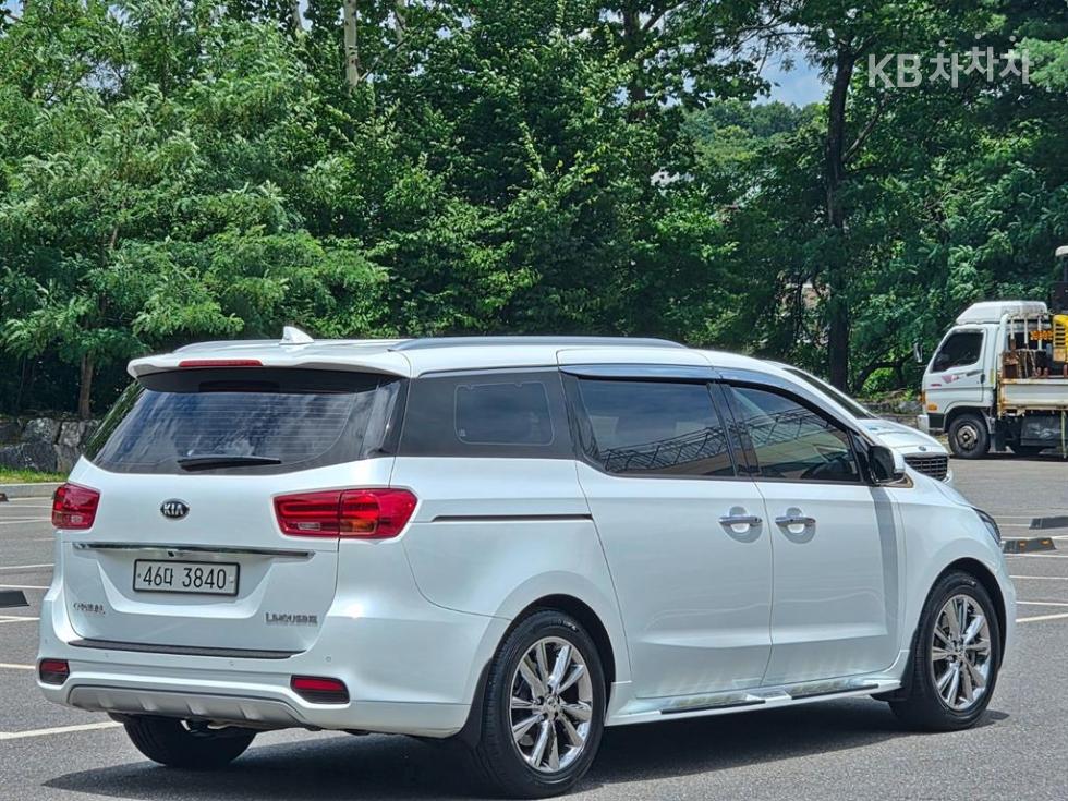 Kia Carnival — miniaturë 4