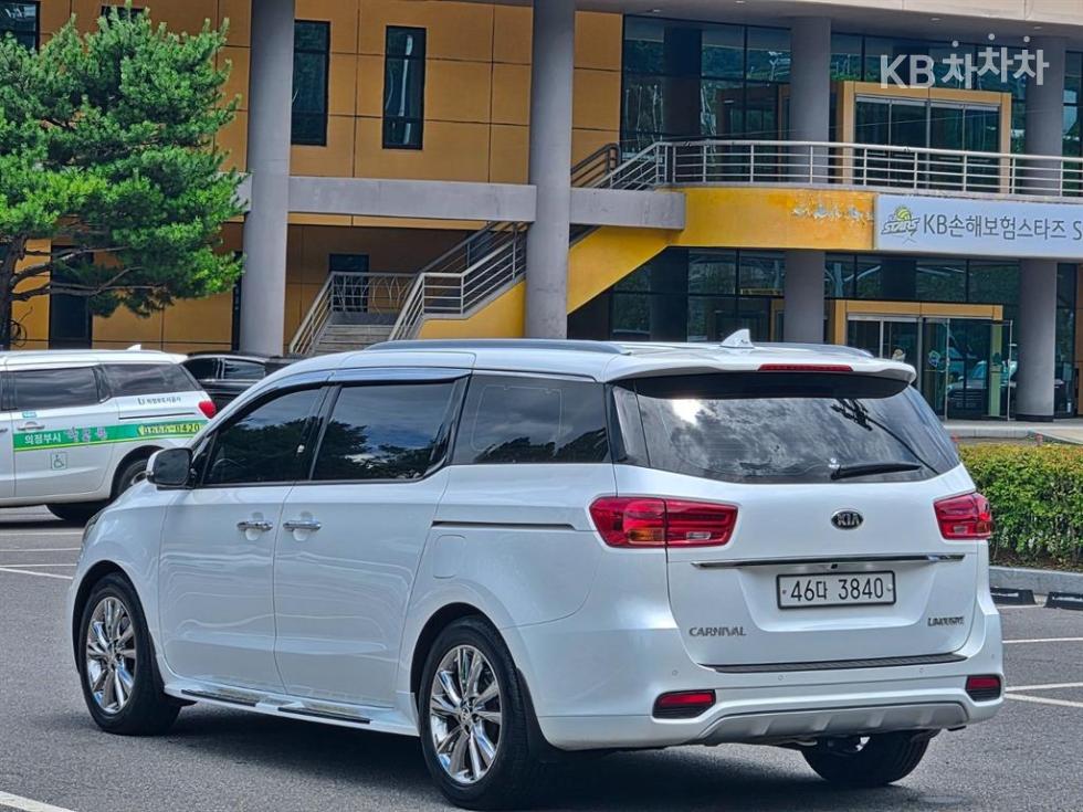 Kia Carnival — miniaturë 6