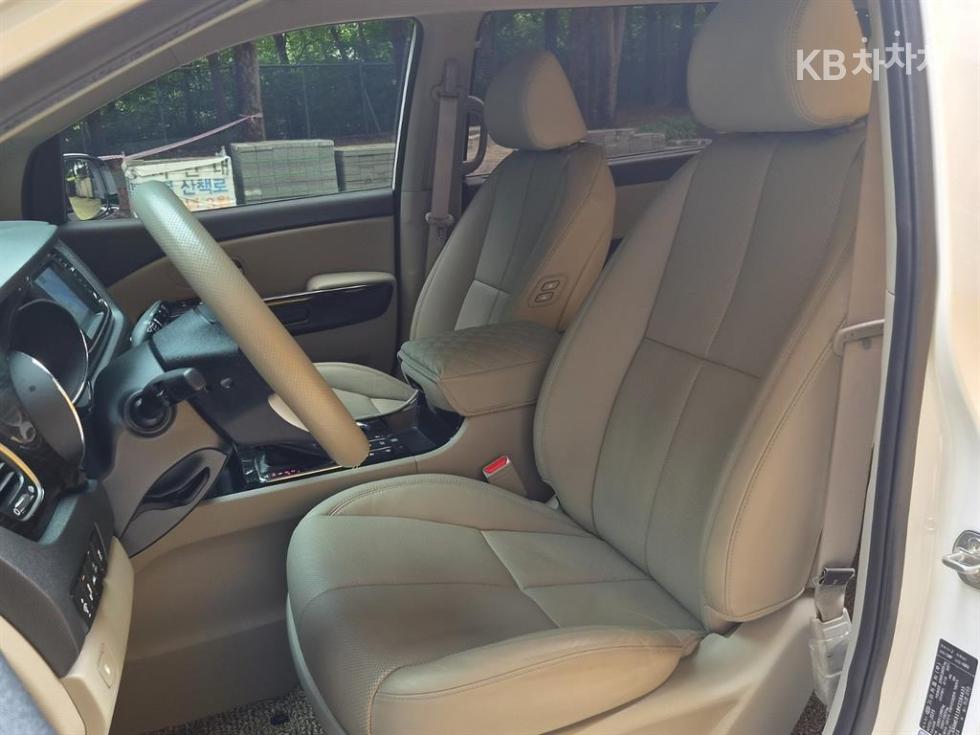Kia Carnival — miniaturë 8