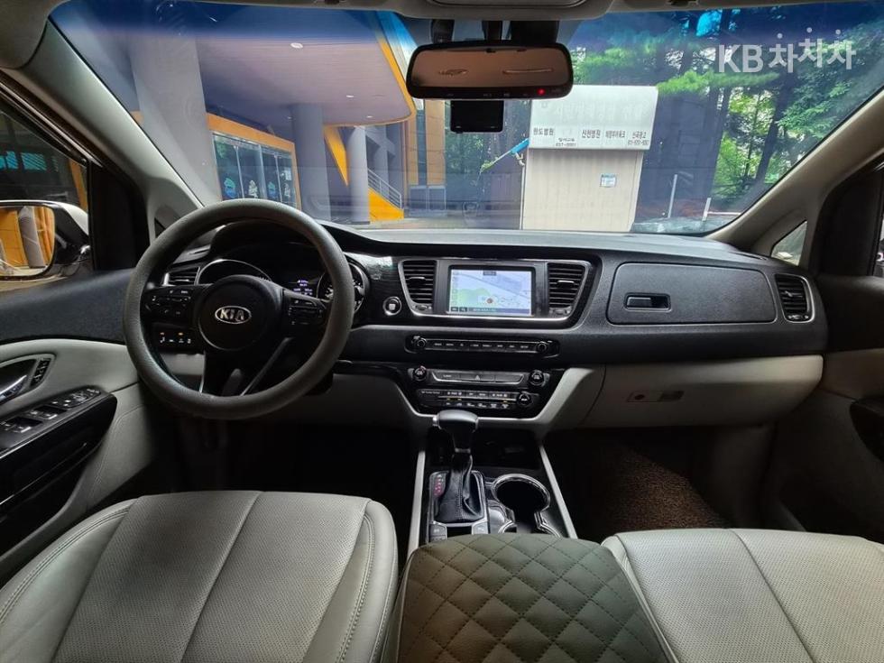 Kia Carnival — miniaturë 9