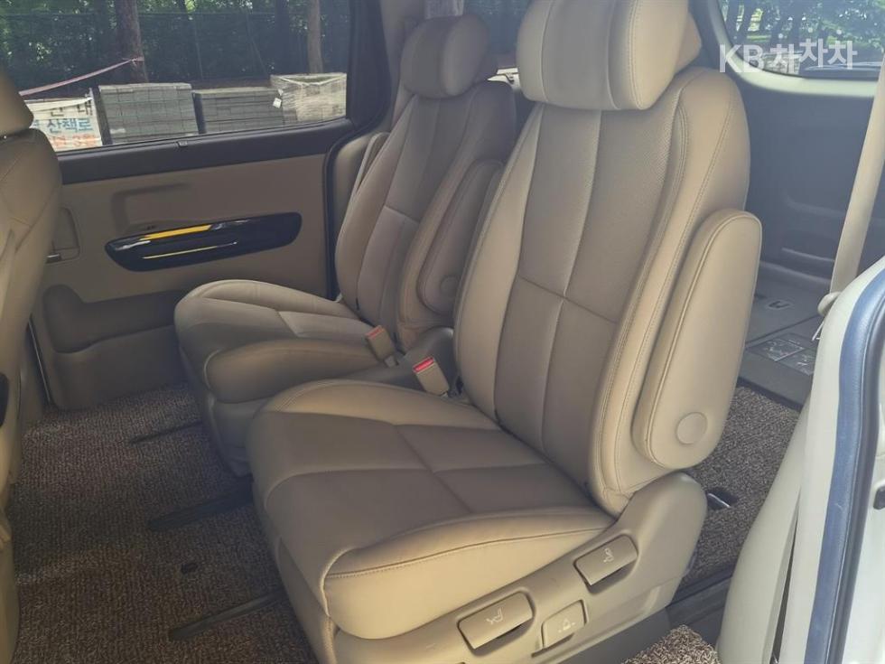 Kia Carnival — miniaturë 10