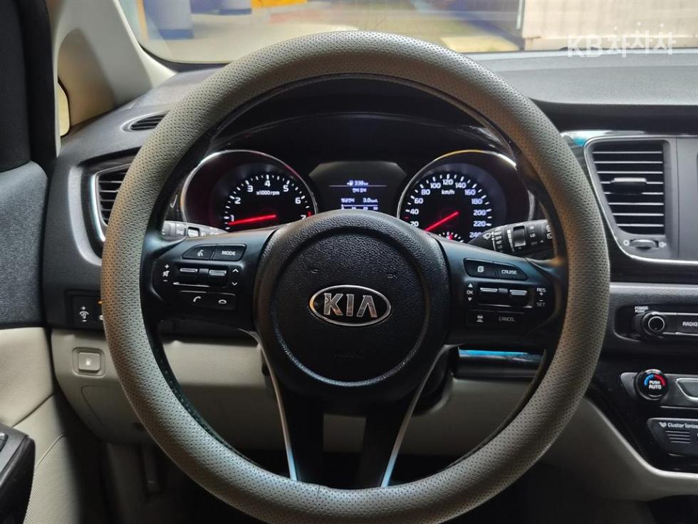 Kia Carnival — miniaturë 12