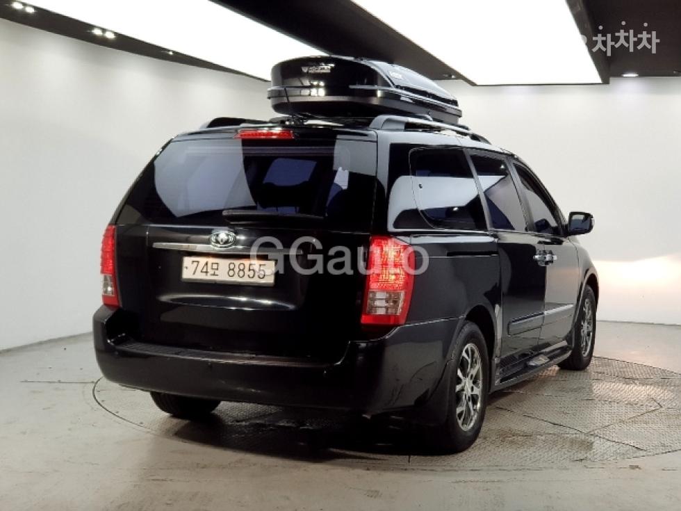 Kia Carnival — miniaturë 4