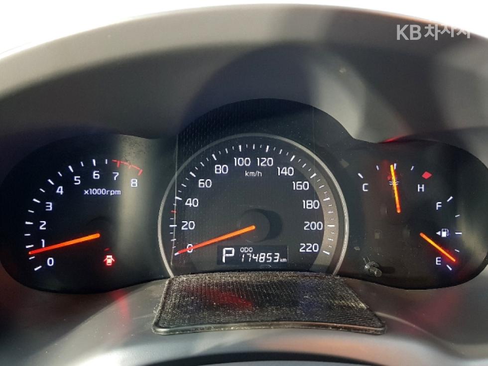 Kia Carnival — miniaturë 7