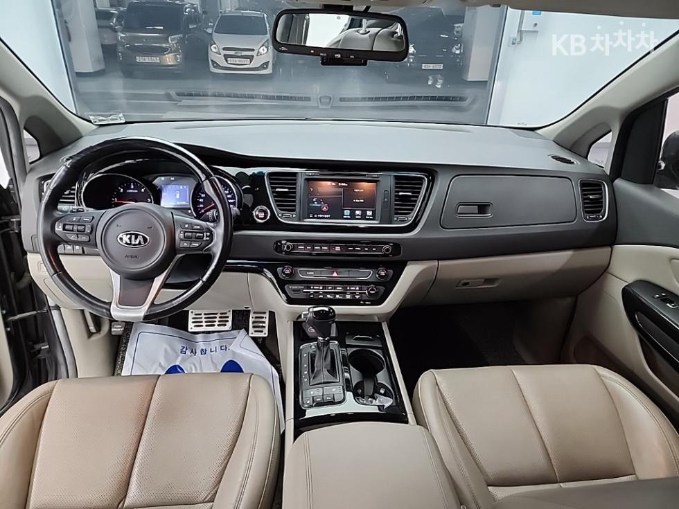 Kia Carnival — miniaturë 7