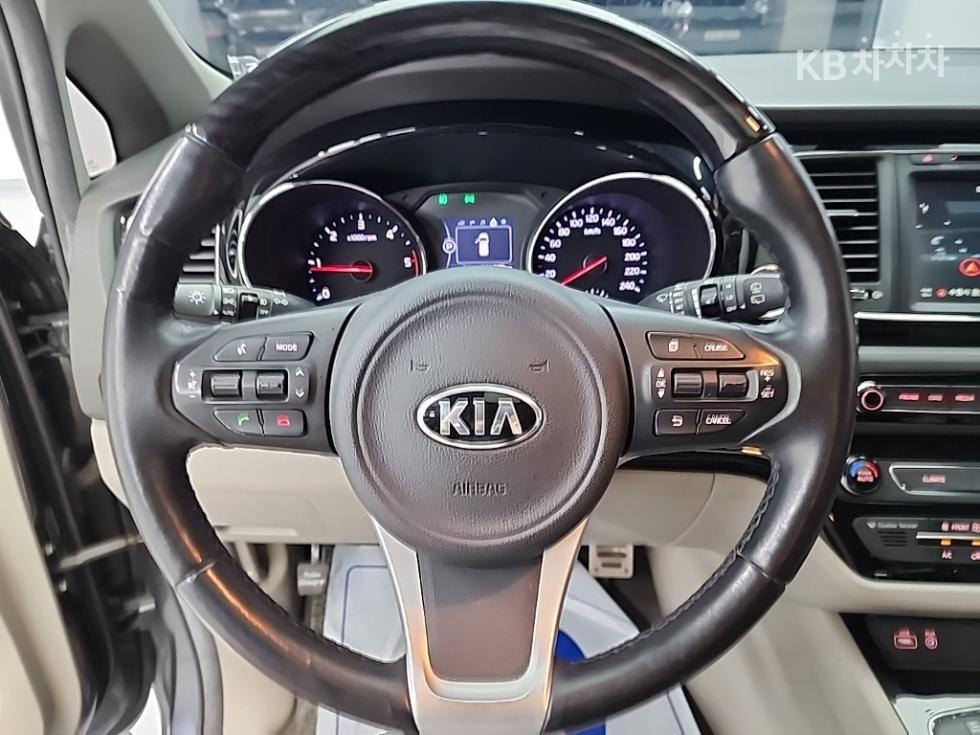 Kia Carnival — miniaturë 9