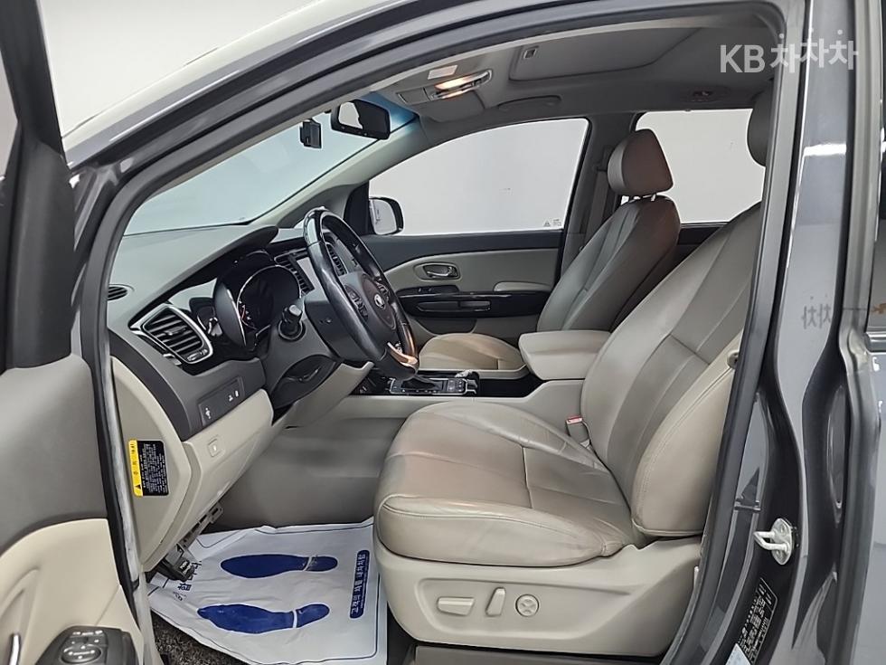 Kia Carnival — miniaturë 11