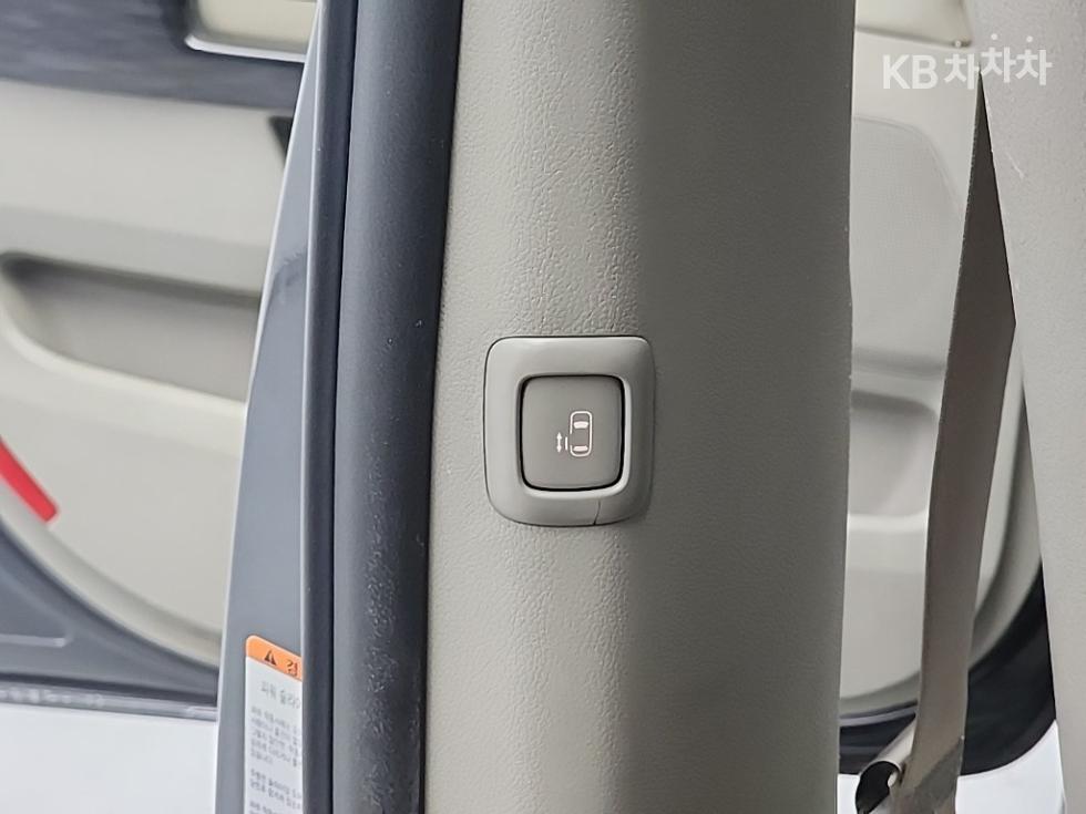 Kia Carnival — miniaturë 13