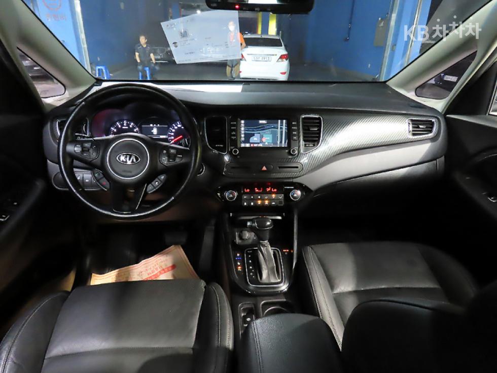 Kia Carens — miniaturë 5