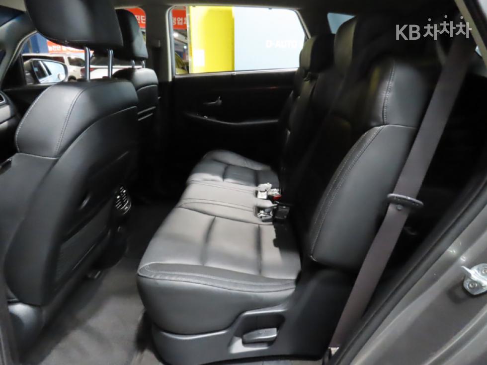 Kia Carens — miniaturë 7