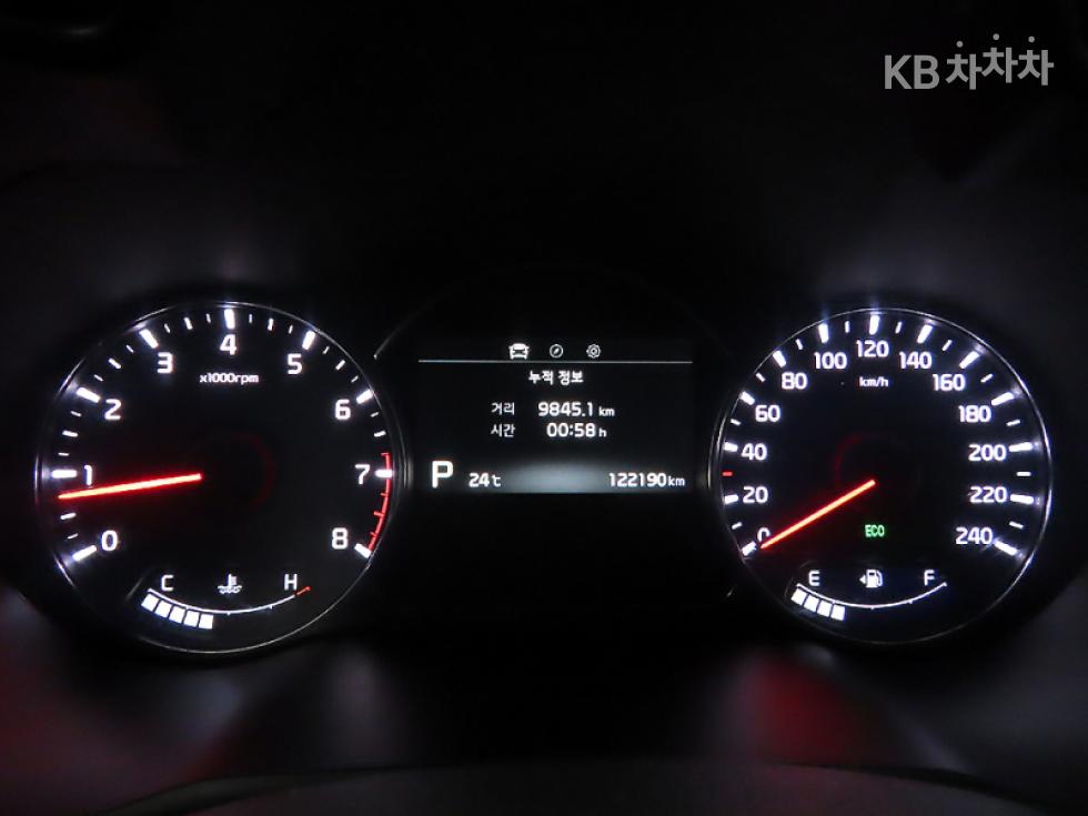 Kia Carens — miniaturë 10