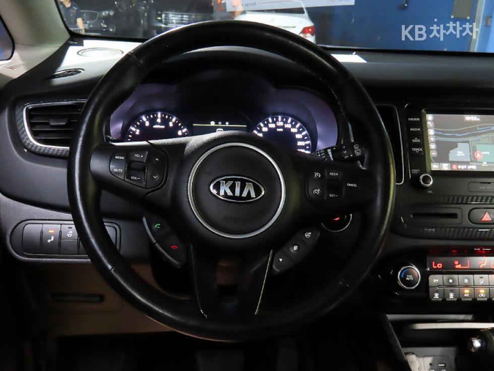 Kia Carens — miniaturë 11
