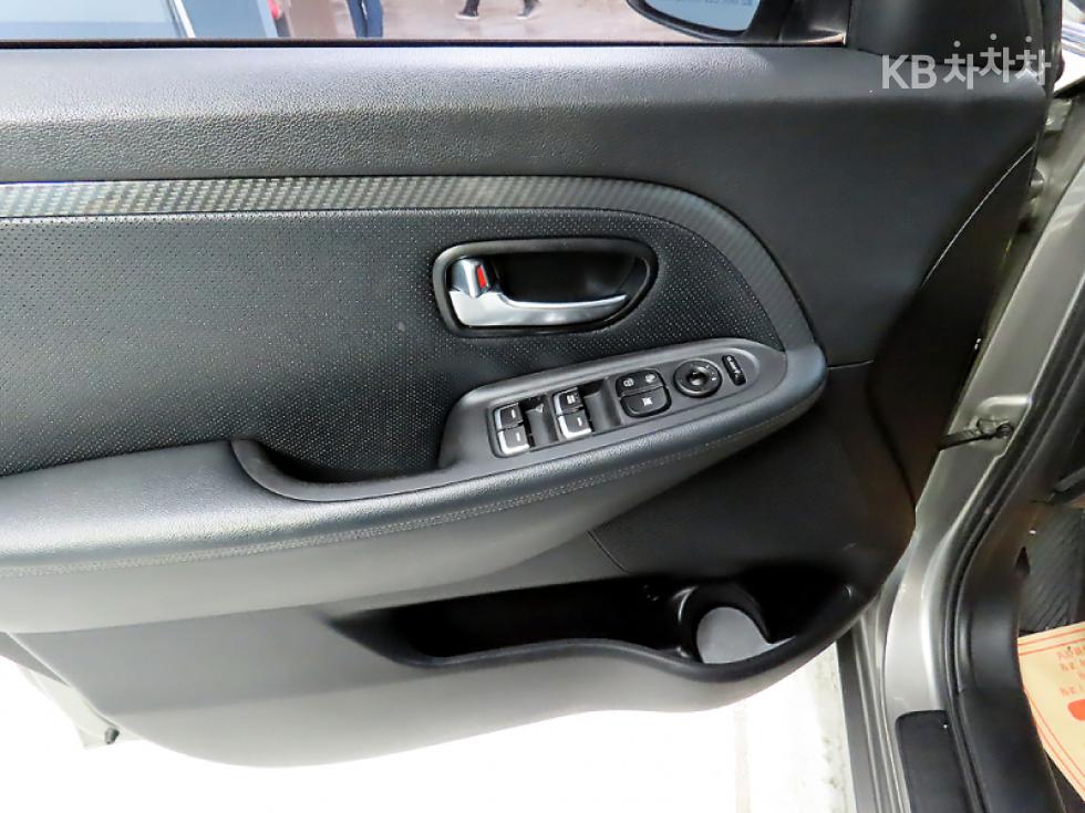 Kia Carens — miniaturë 15