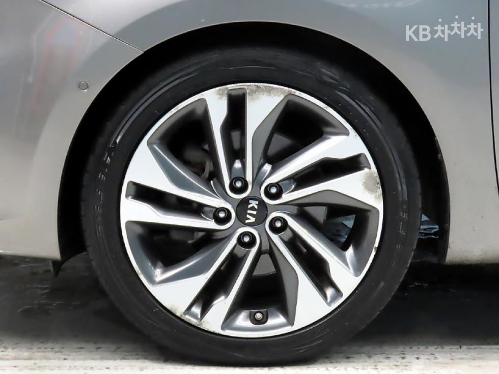 Kia Carens — miniaturë 20