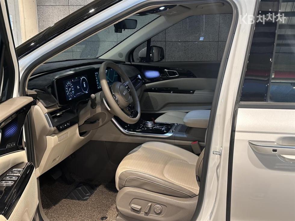 Kia Carnival — miniaturë 7