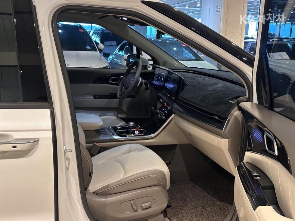 Kia Carnival — miniaturë 9