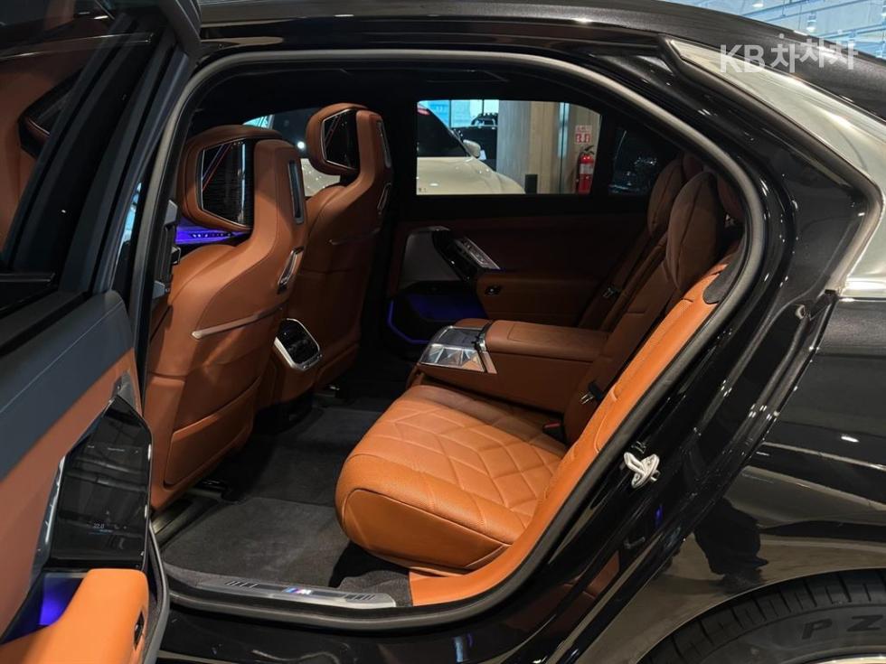 BMW 7er — miniaturë 9