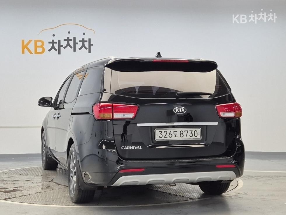 Kia Carnival — miniaturë 2