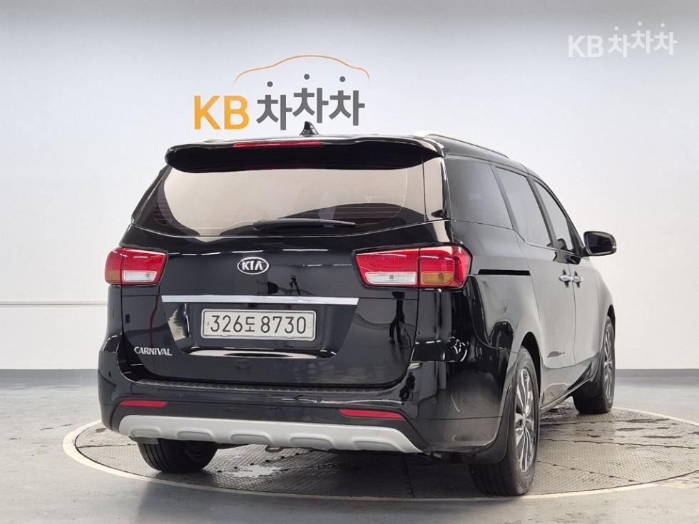 Kia Carnival — miniaturë 3